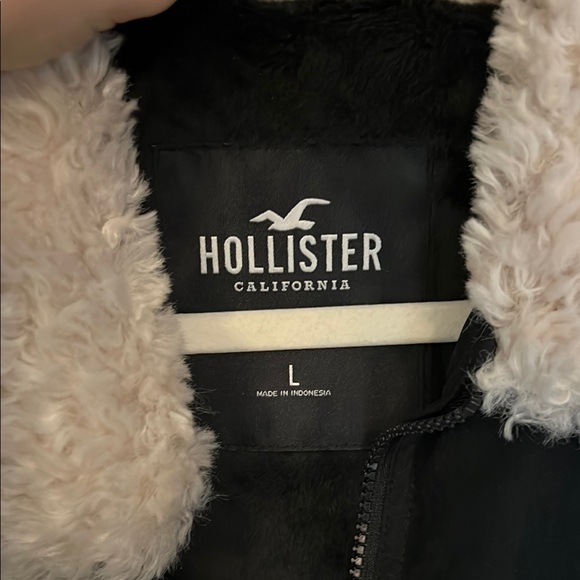 Hollister bomber jacket - Picture 2 of 5